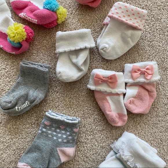 Bundle of 8 baby girl 0-3M socks - Picture 3 of 7